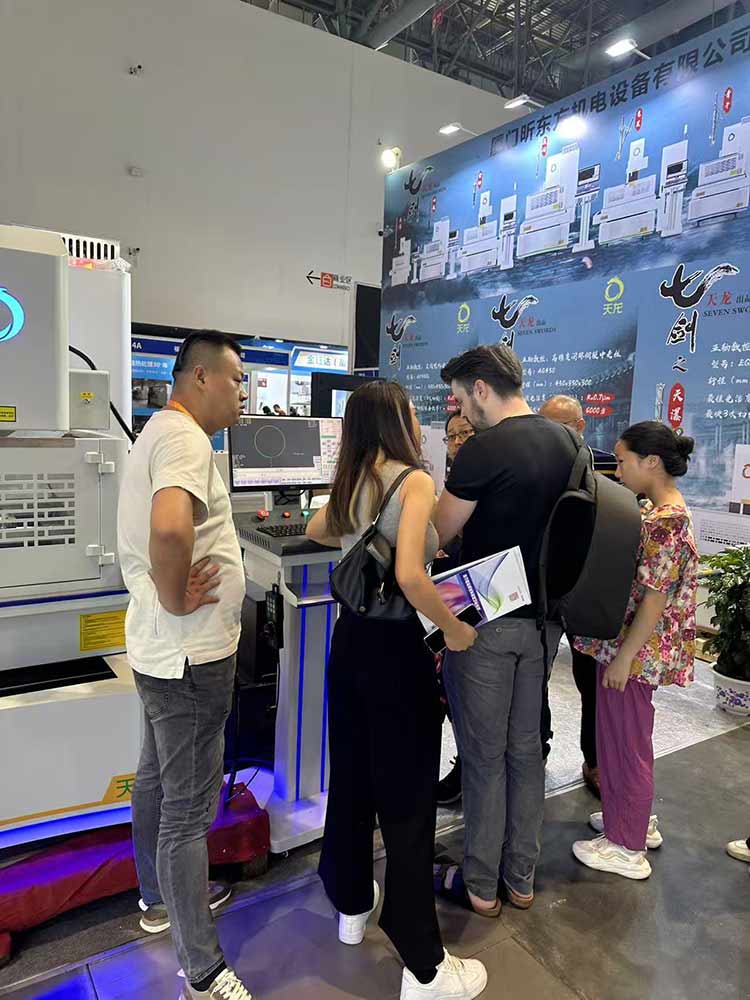La visita a la exposición de Lijingda ha finalizado con éxito